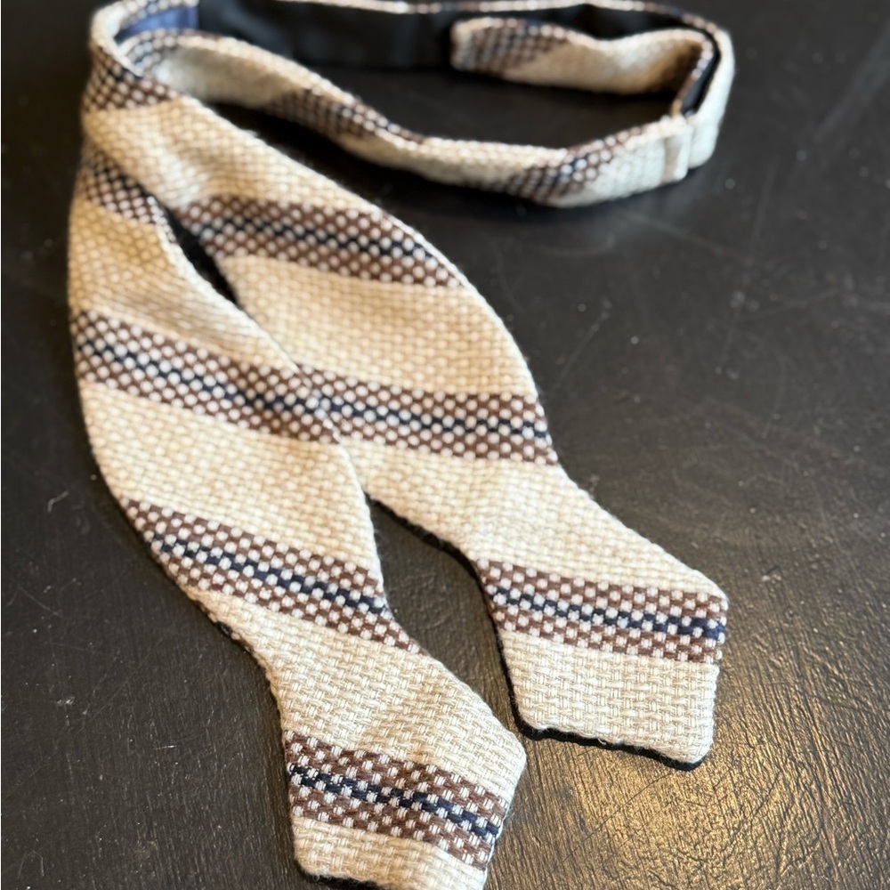 Suitsupply Woven Bow Tie in Cream and Brown